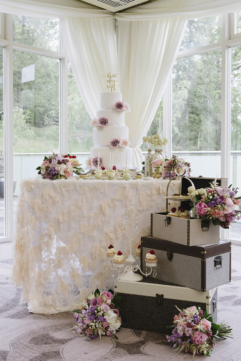 wedding table with wedding cake